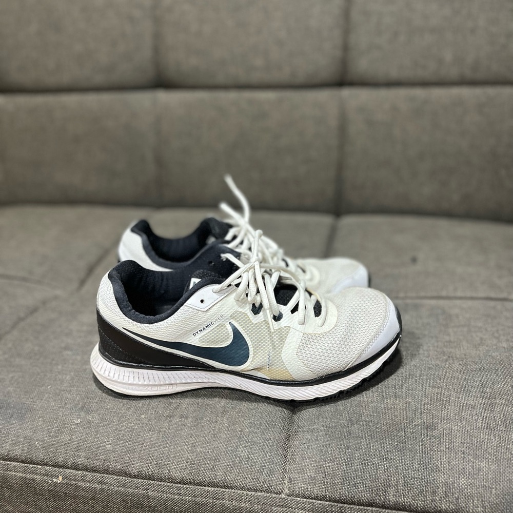 Nike - Picture 3 of 5